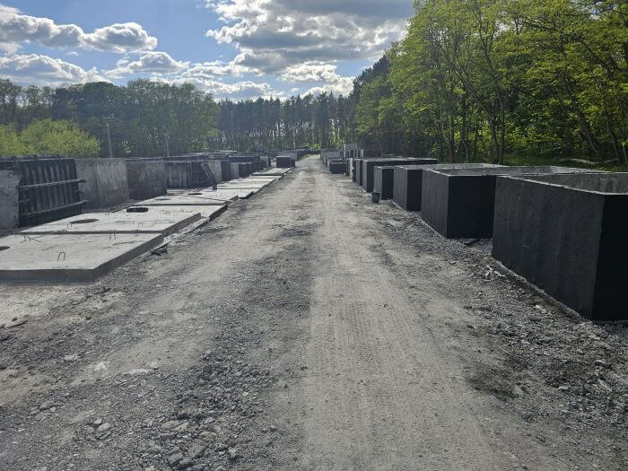 Plac z gotowymi szambami betonowymi Darłowo w różnych rozmiarach
